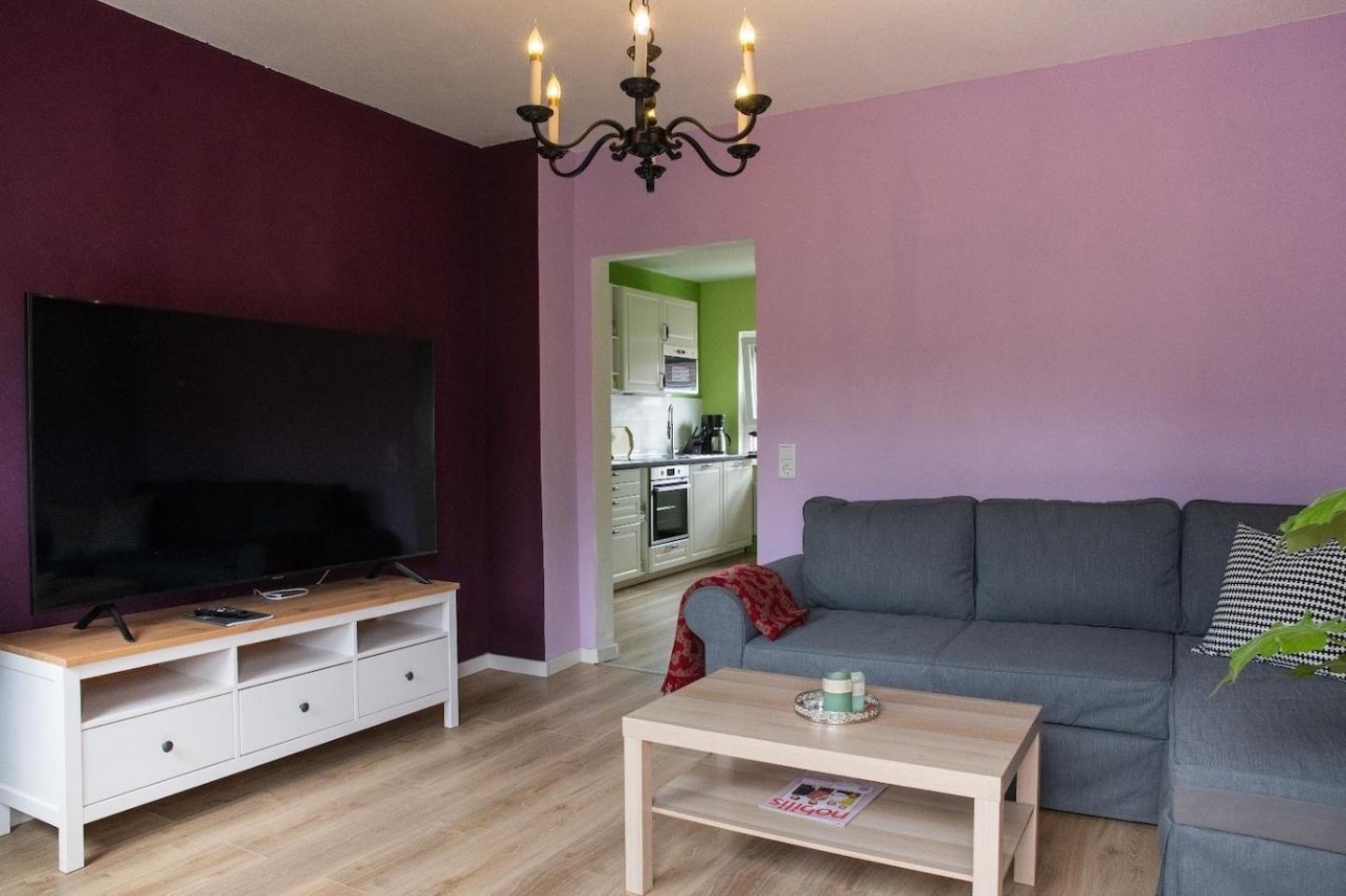 Farbenfrohe Ferienwohnung Детмолд Екстериор снимка