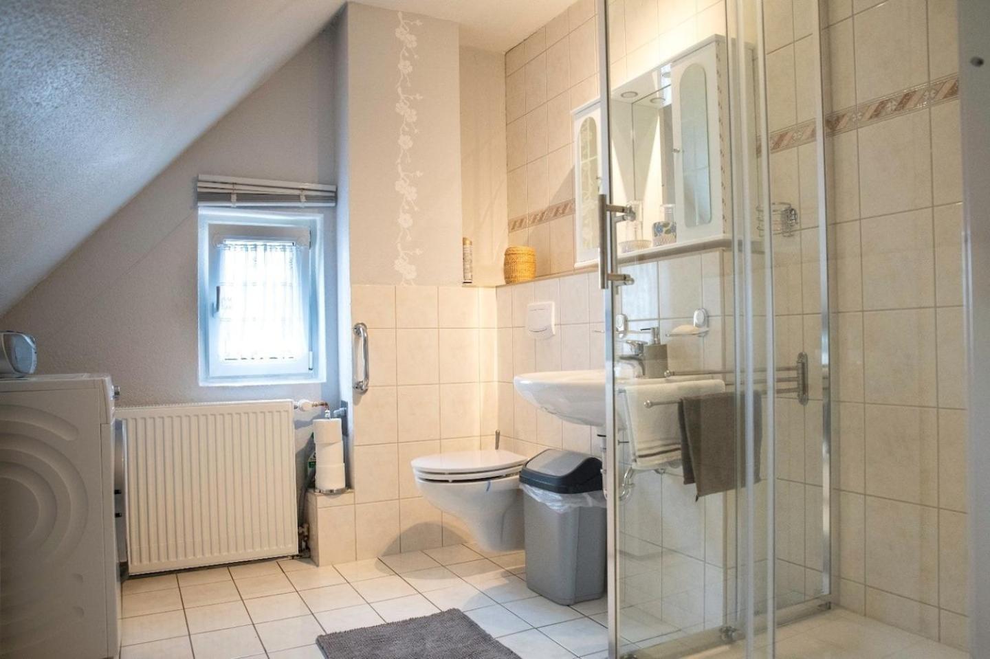 Farbenfrohe Ferienwohnung Детмолд Екстериор снимка
